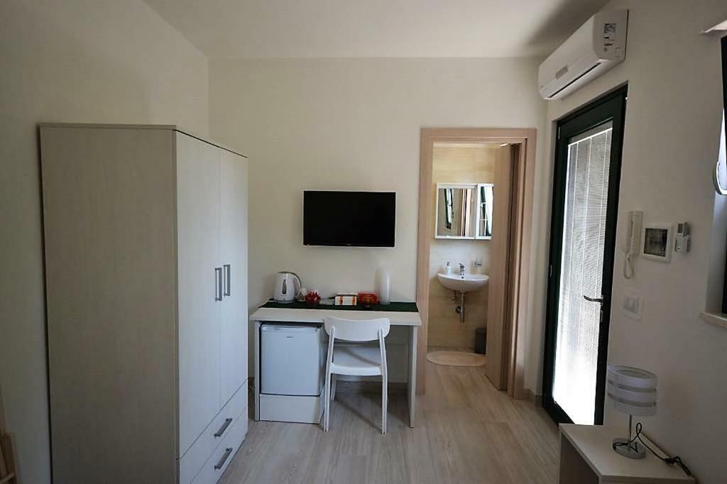 Le Stanze Di Casa Polinisso Guest House Carovigno Ngoại thất bức ảnh